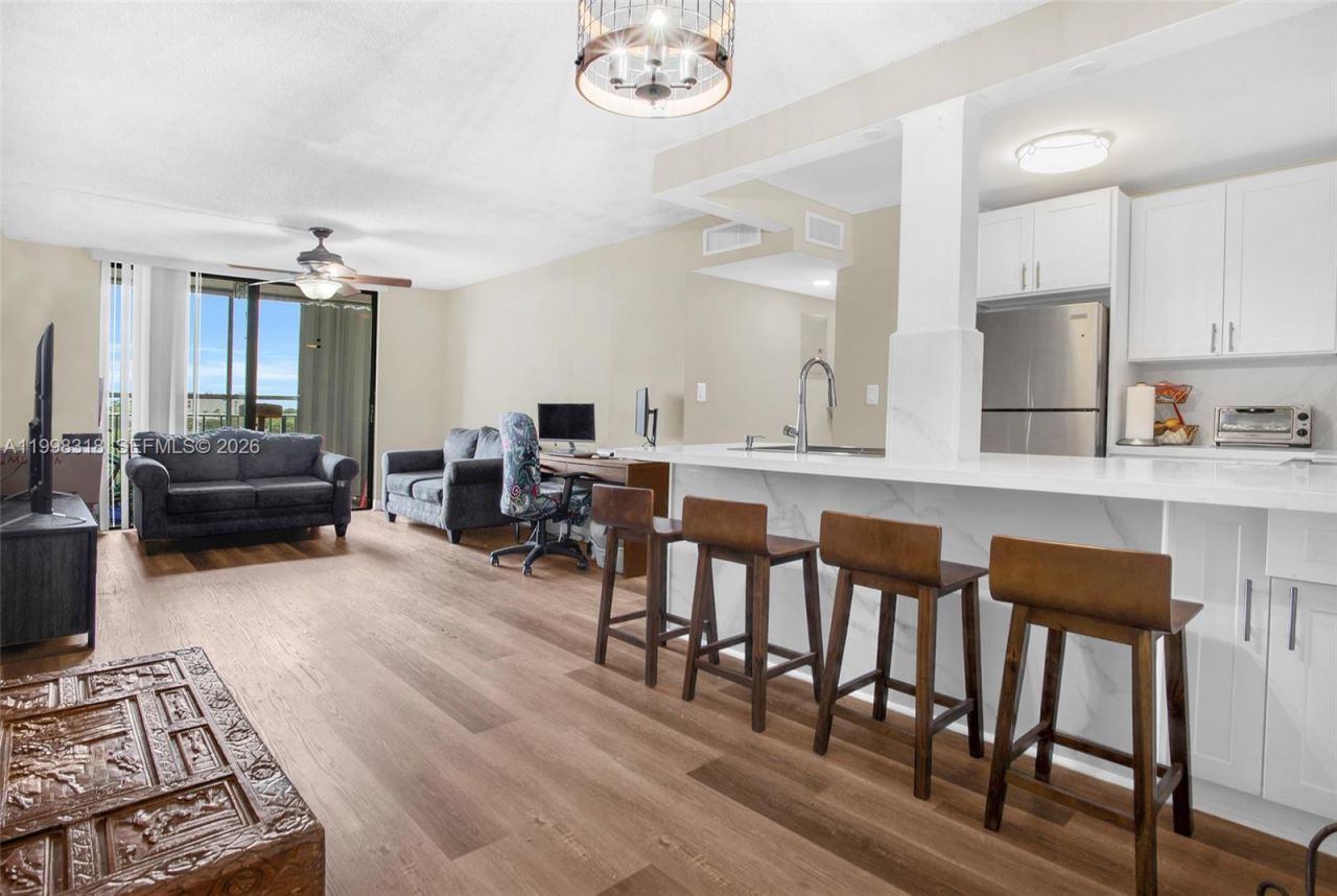 9682 Fontainebleau Blvd, Unit 503, Miami, FL 33172 Photo