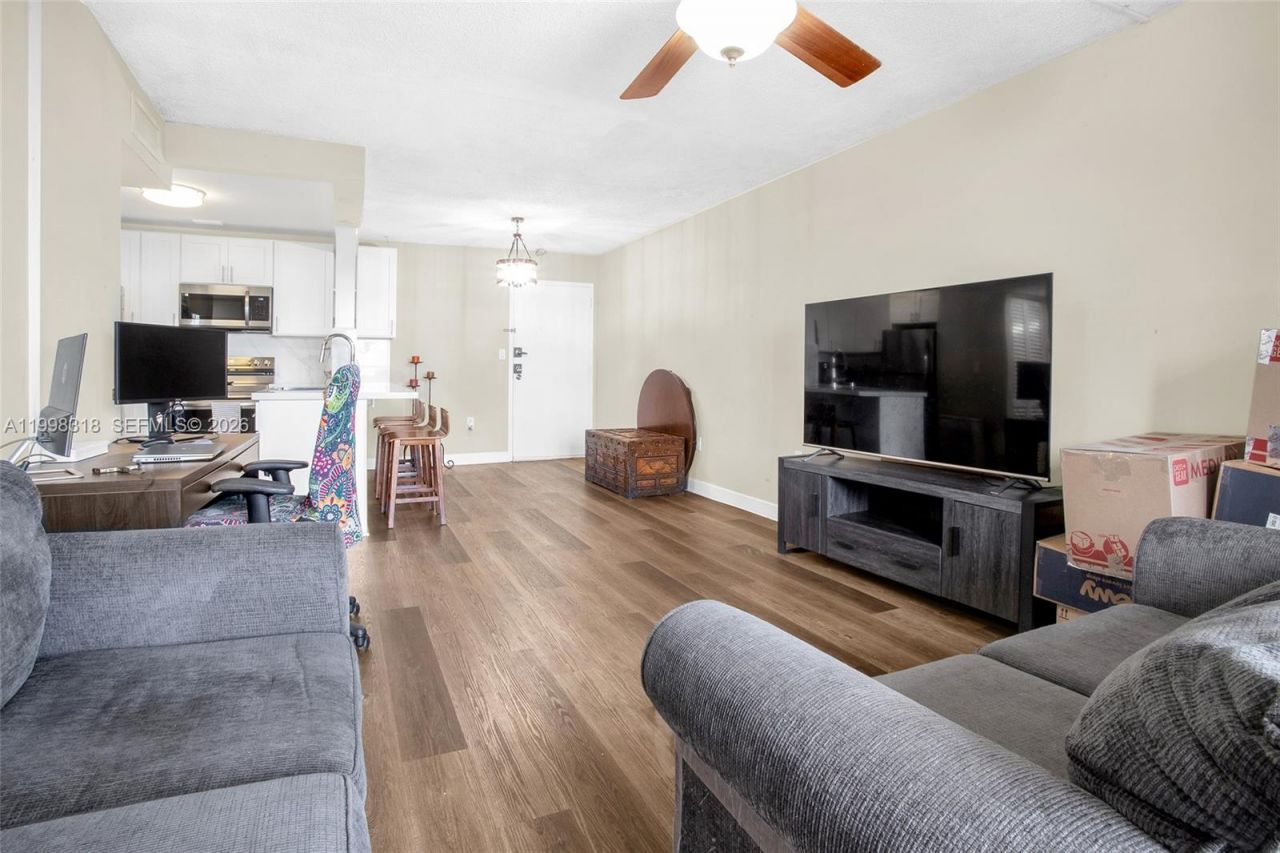 9682 Fontainebleau Blvd, Unit 503, Miami, FL 33172 Photo