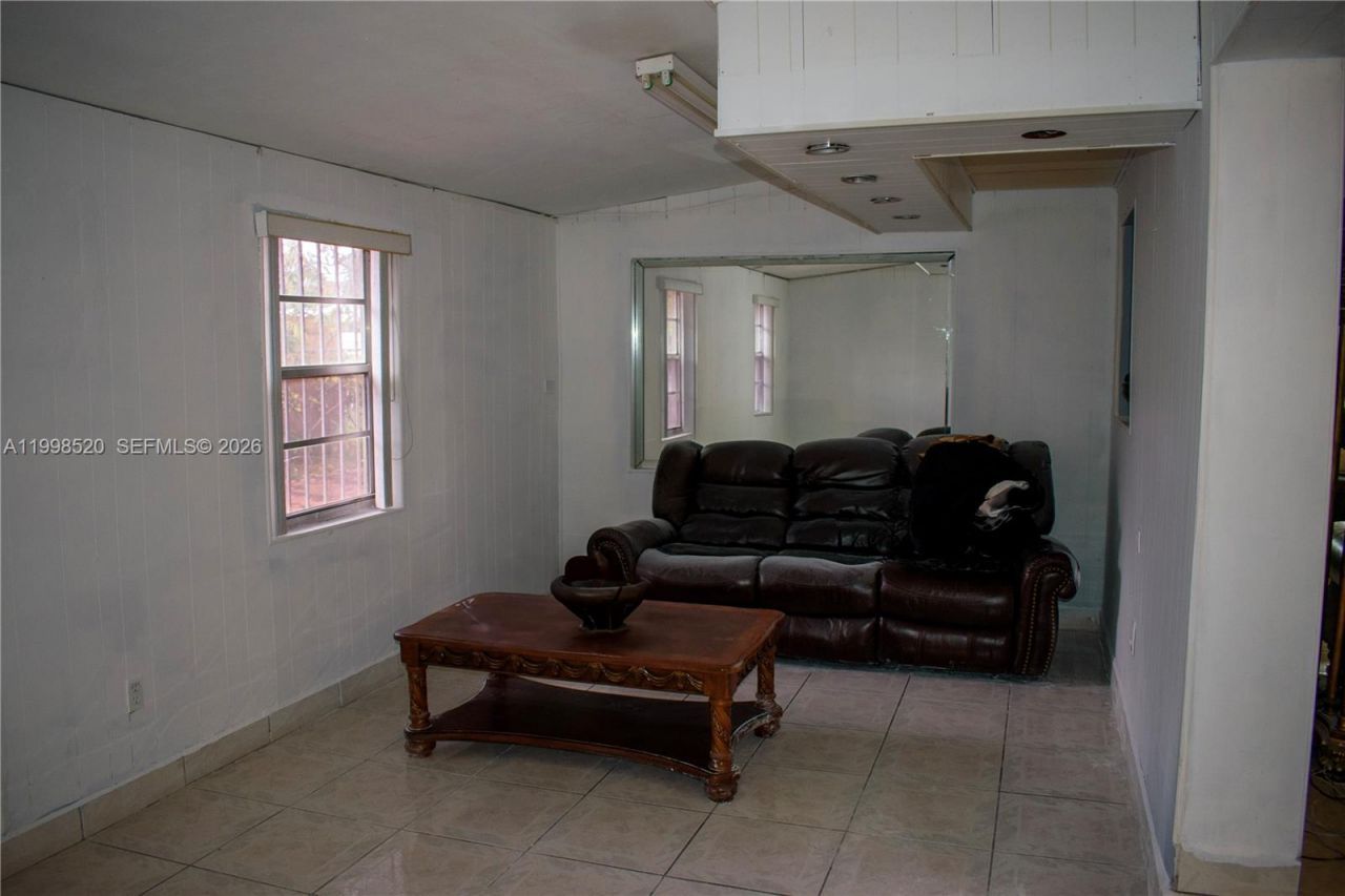 5349 W 14th Ln , Hialeah, FL 33012 Photo