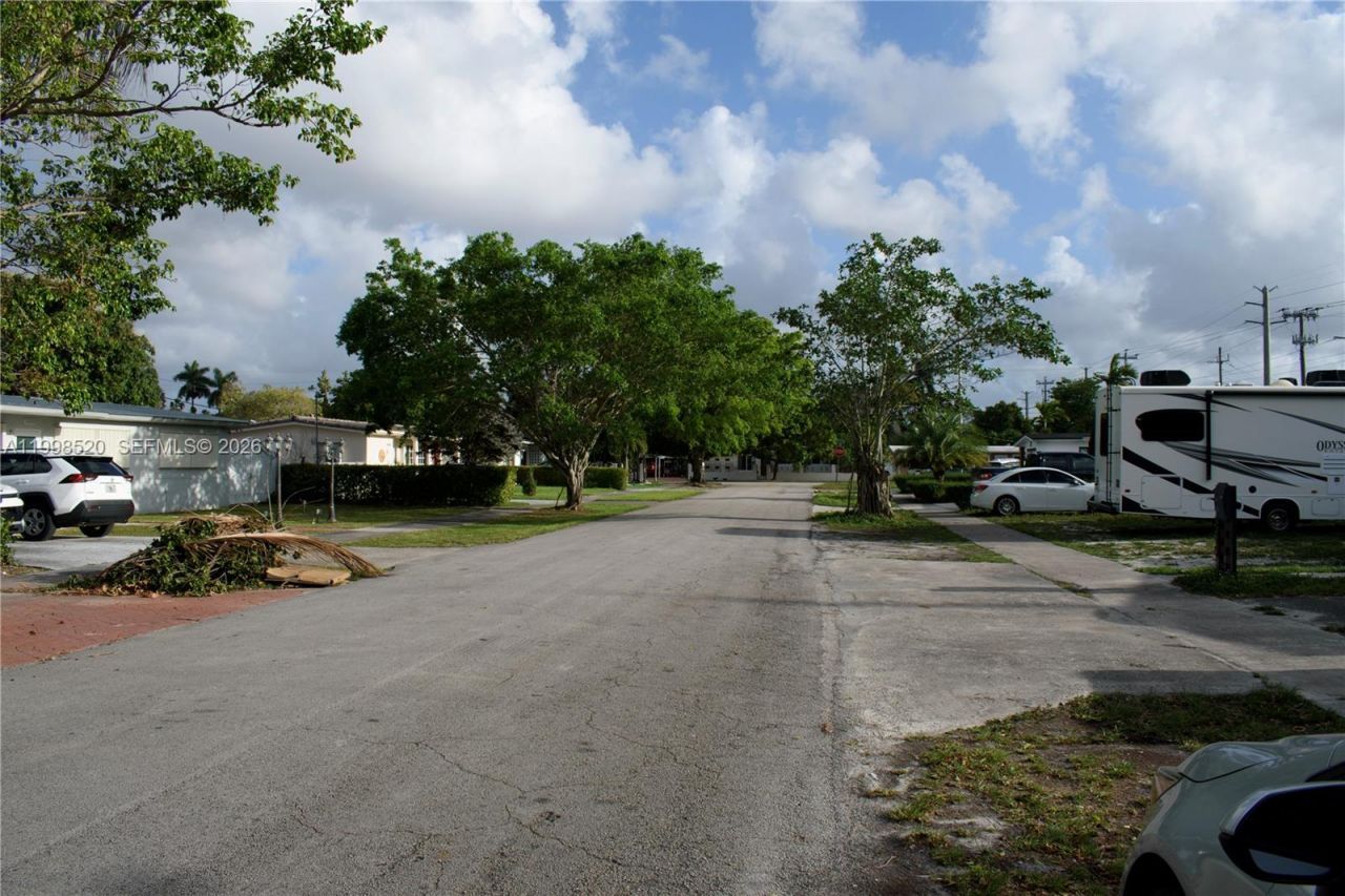 5349 W 14th Ln , Hialeah, FL 33012 Photo