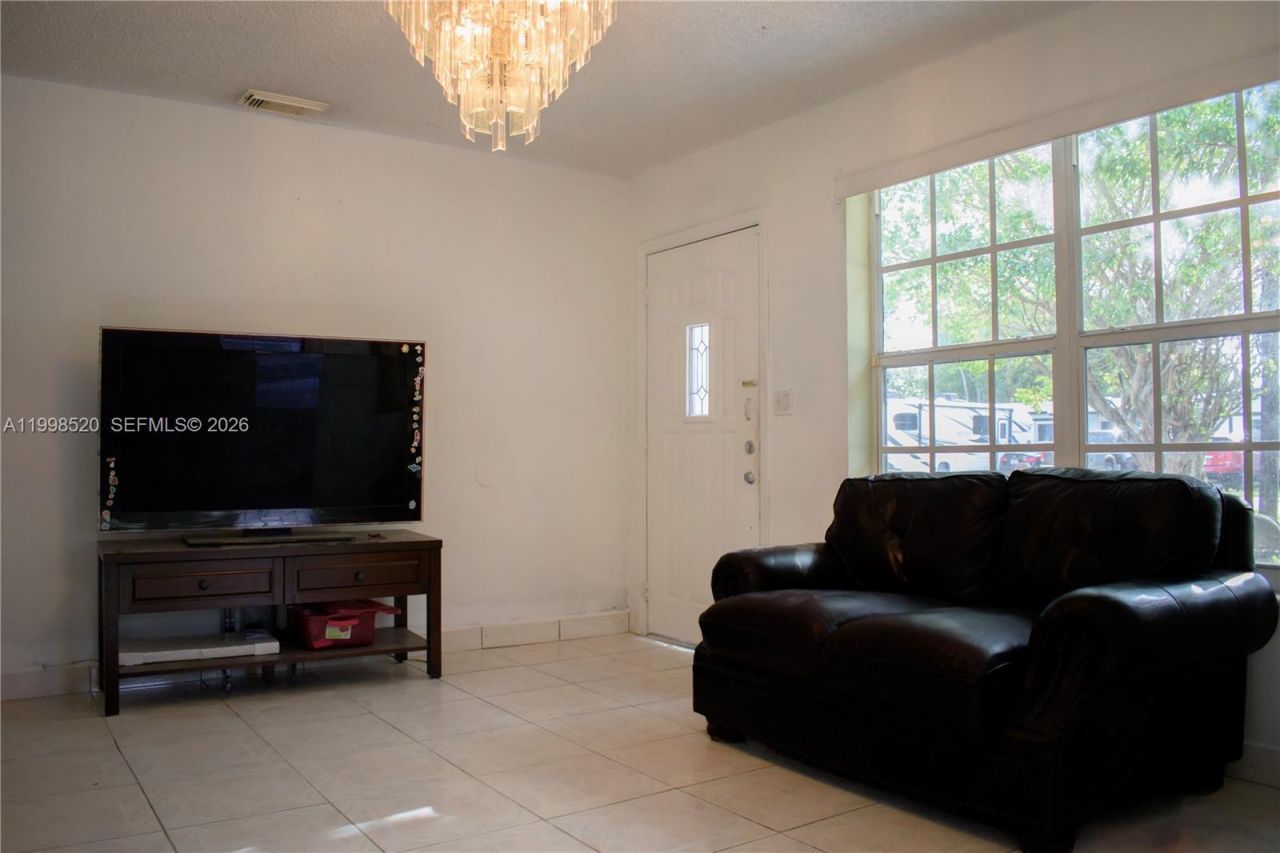 5349 W 14th Ln , Hialeah, FL 33012 Photo