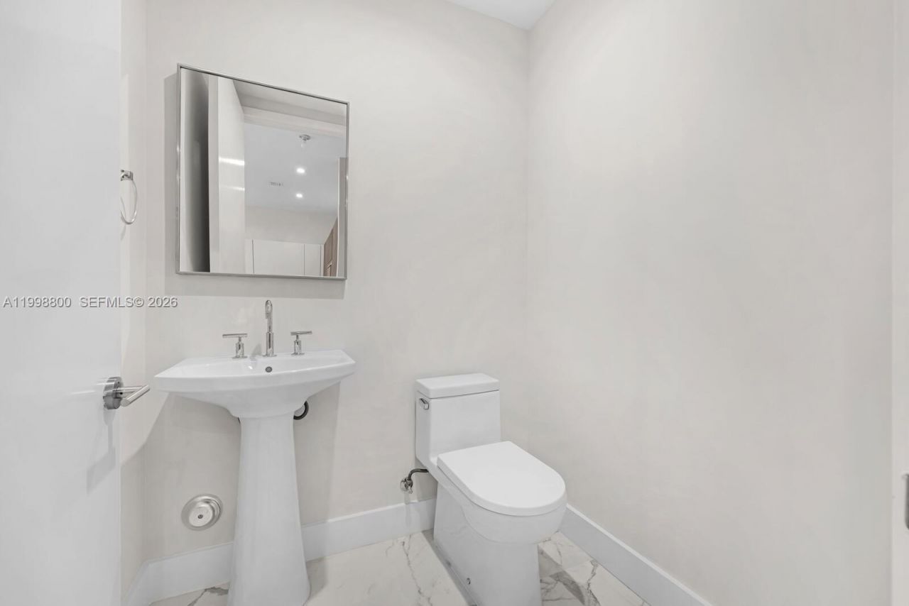 275 Giralda Ave, Unit 6E, Coral Gables, FL 33134 Photo
