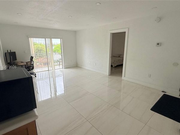 4841 NW 7th St, Unit 310-4, Miami, FL 33126
