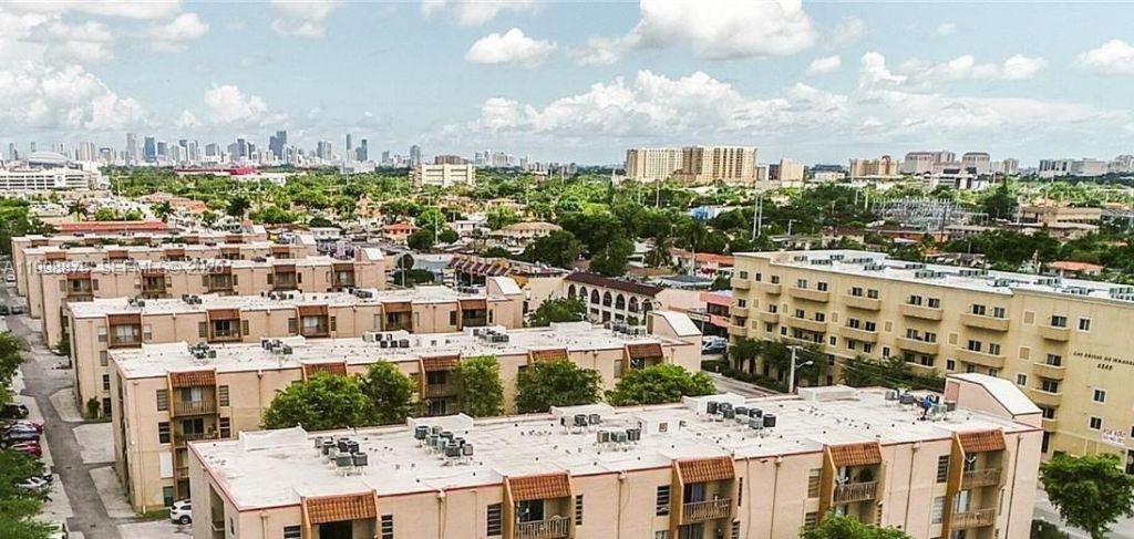 4841 NW 7th St, Unit 310-4, Miami, FL 33126 Photo