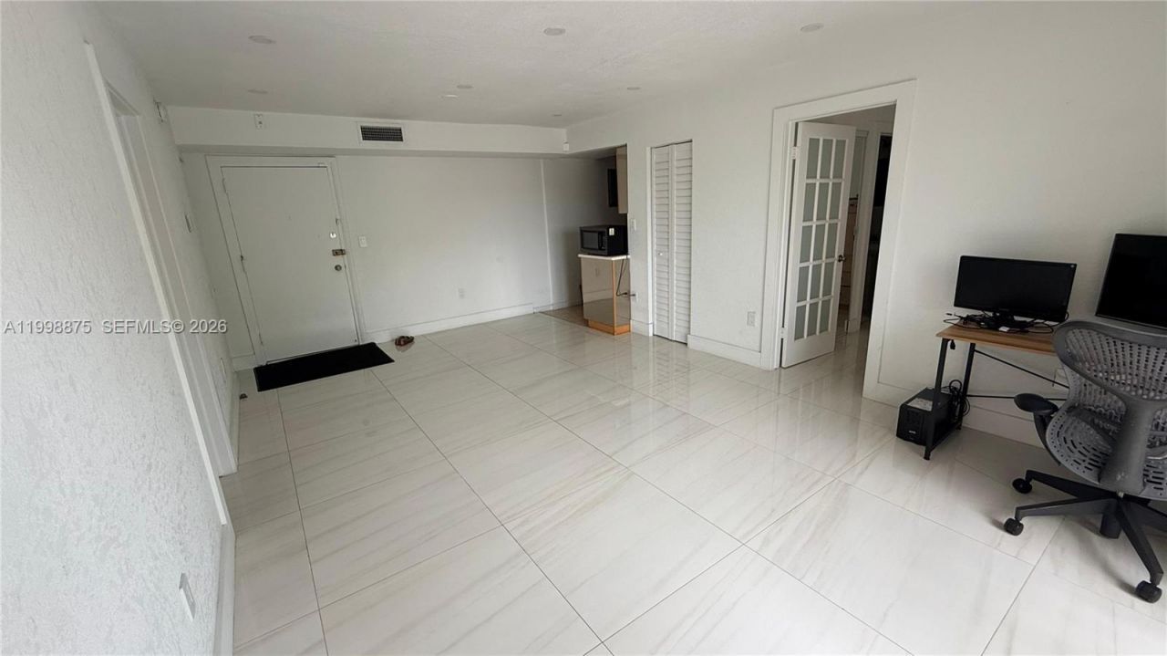 4841 NW 7th St, Unit 310-4, Miami, FL 33126 Photo