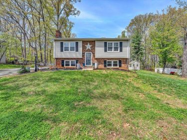 405 Homestead Drive, Forest, VA 24551