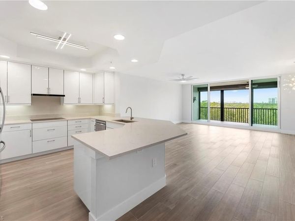 425 Cove Tower DR, Unit 403, NAPLES, FL 34110