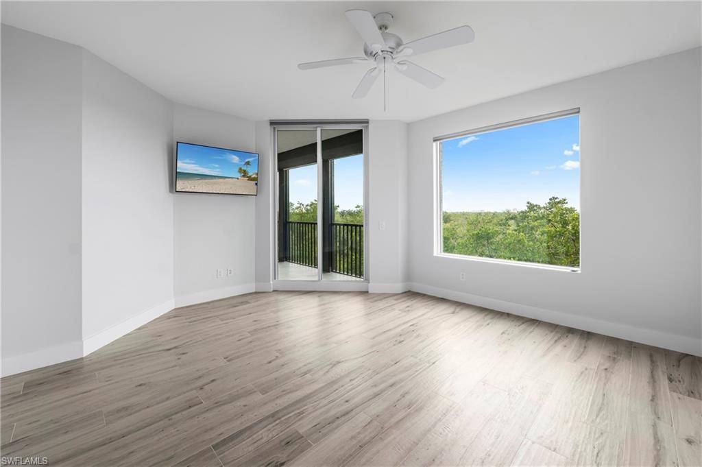 425 Cove Tower Dr, Unit 403, Naples, FL 34110 Photo