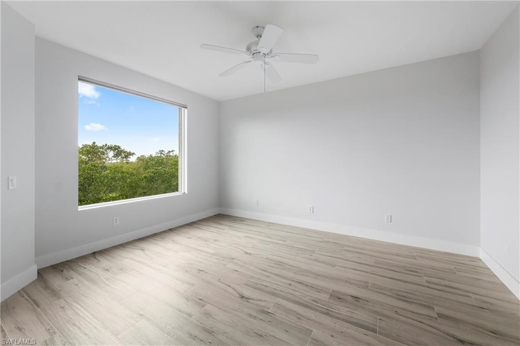 425 Cove Tower Dr, Unit 403, Naples, FL 34110 Photo