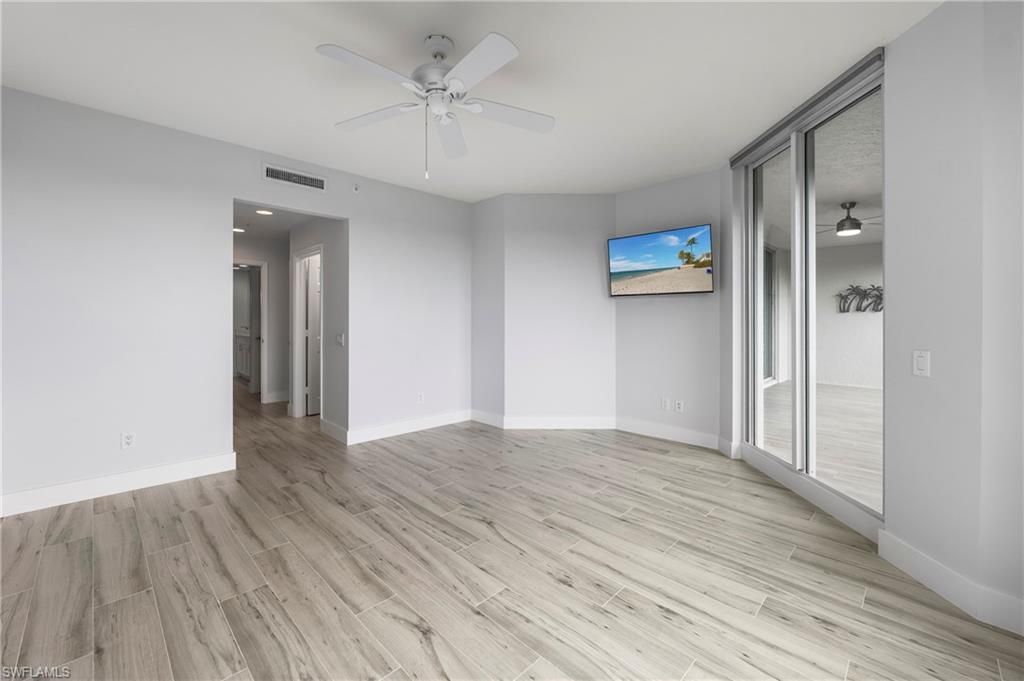 425 Cove Tower Dr, Unit 403, Naples, FL 34110 Photo