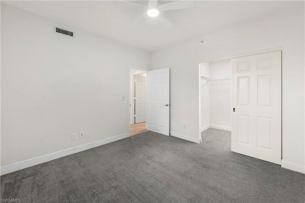 425 Cove Tower Dr, Unit 403, Naples, FL 34110 Photo