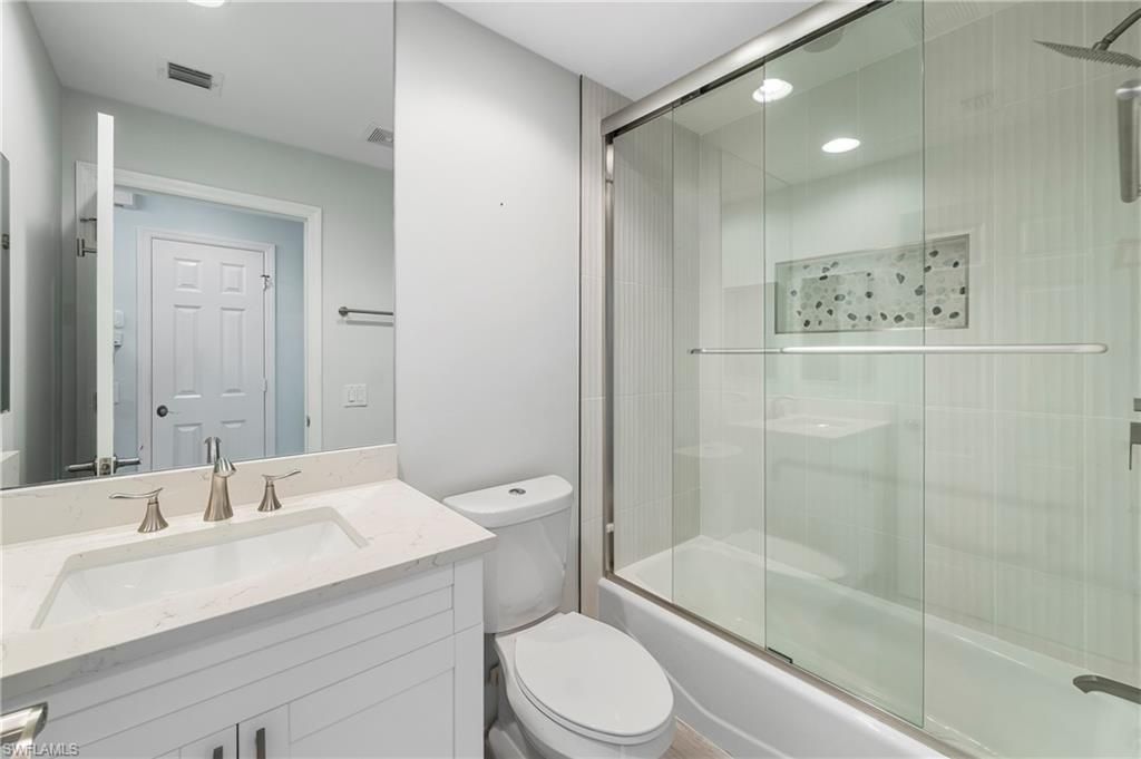 425 Cove Tower Dr, Unit 403, Naples, FL 34110 Photo