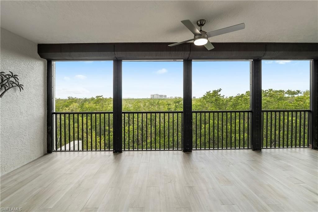 425 Cove Tower Dr, Unit 403, Naples, FL 34110 Photo