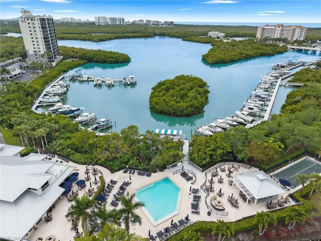 425 Cove Tower Dr, Unit 403, Naples, FL 34110 Photo