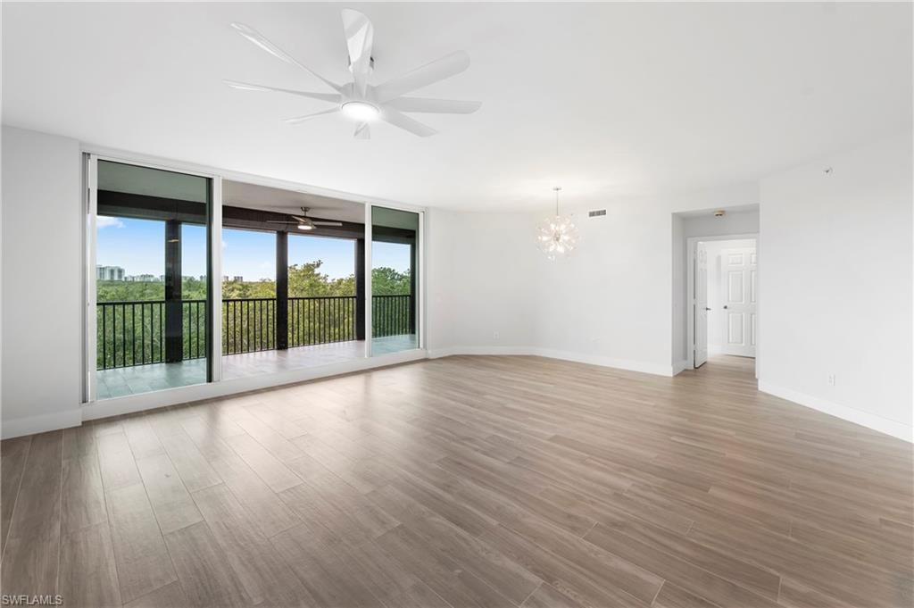 425 Cove Tower Dr, Unit 403, Naples, FL 34110 Photo