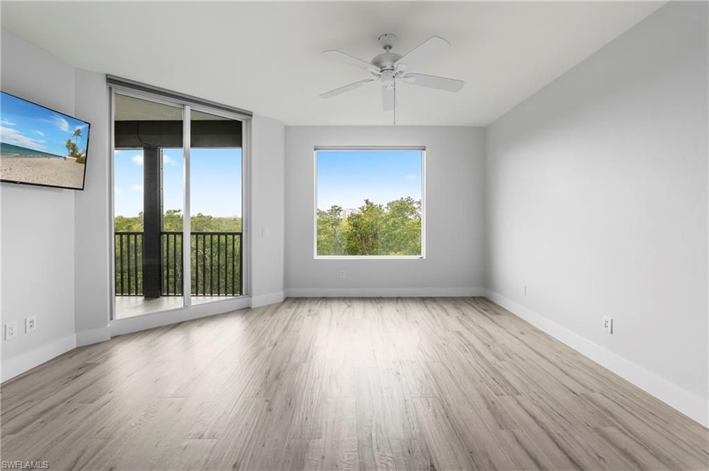 425 Cove Tower Dr, Unit 403, Naples, FL 34110 Photo
