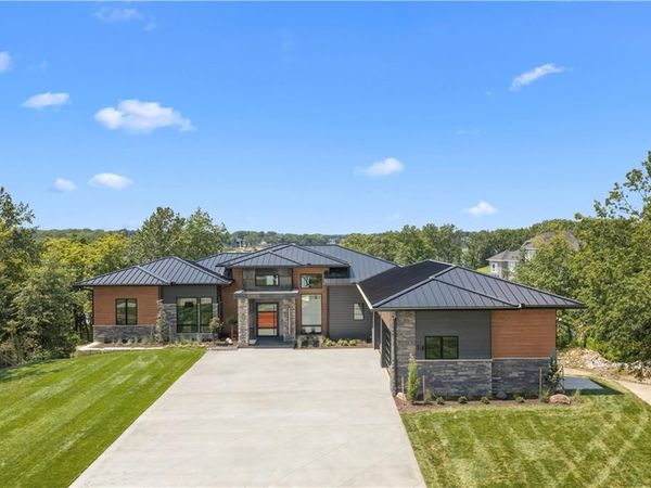 14 Tomahawk Circle, Lake Winnebago, MO 64034