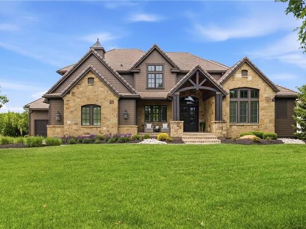 16208 Lucille Street, Overland Park, KS 66221