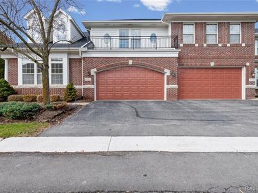 4392 Gateway Circle, West Bloomfield Twp, MI 48322