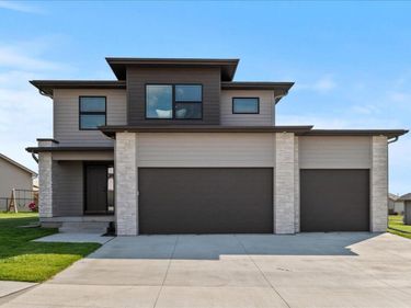 202 AUGUSTA Drive, TREYNOR, IA 51575
