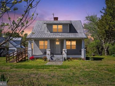 4809 COLES POINT ROAD , HAGUE, VA 22469