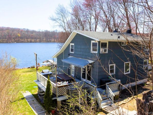 451 E Main Street , Jefferson Valley, NY 10535