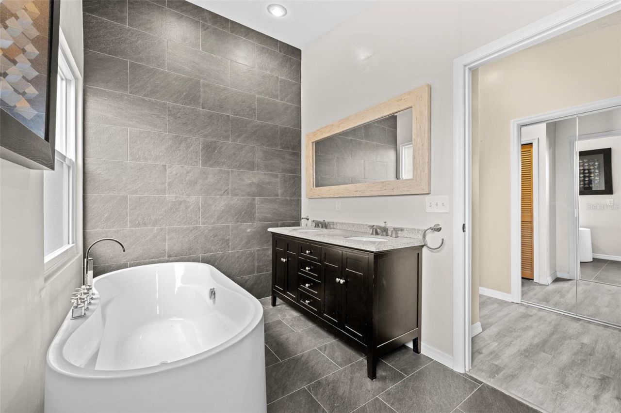 1550 Chateau Wood Drive , Clearwater, FL 33764 Photo