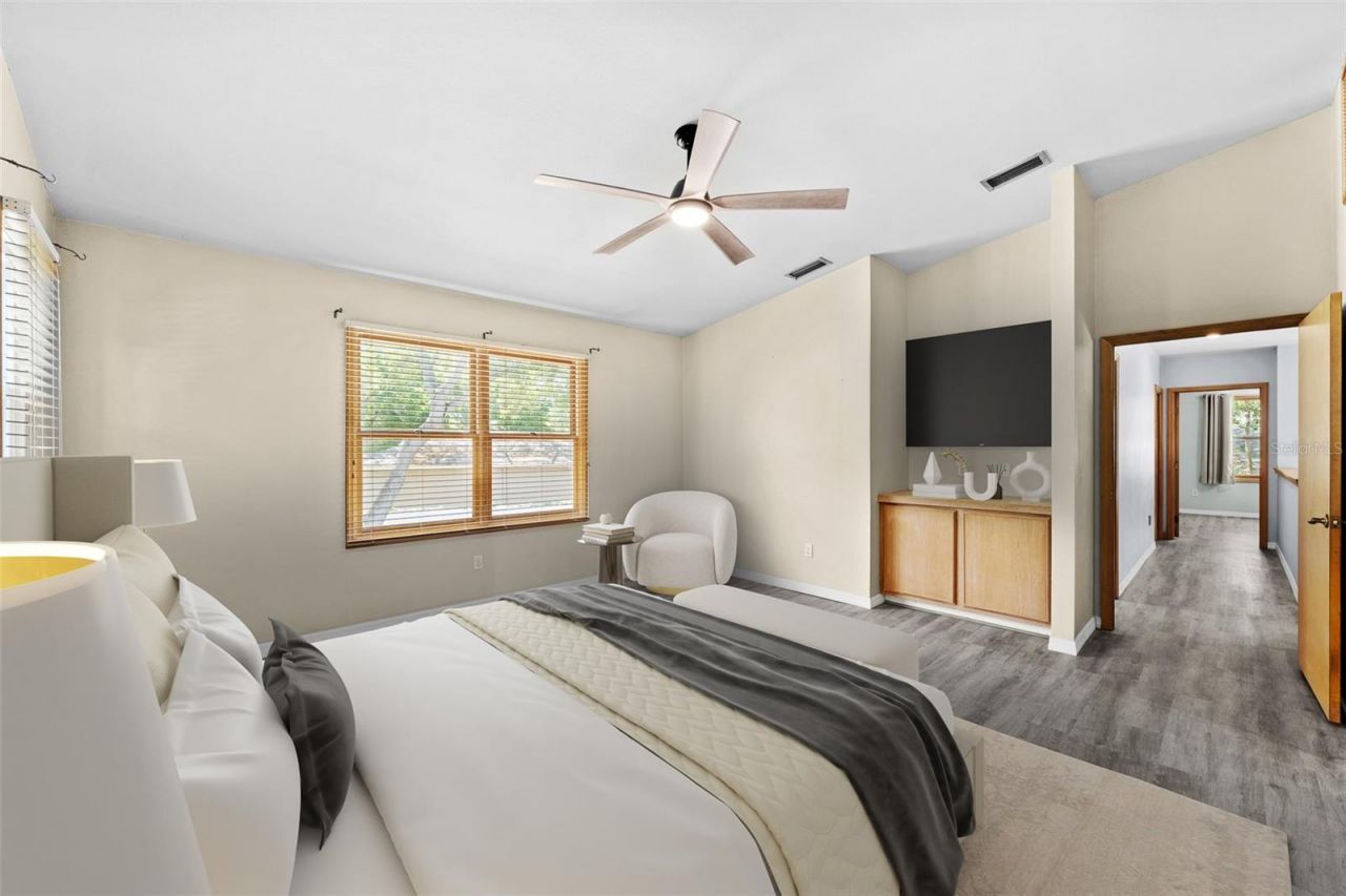 1550 Chateau Wood Drive, Clearwater, FL 33764 Photo