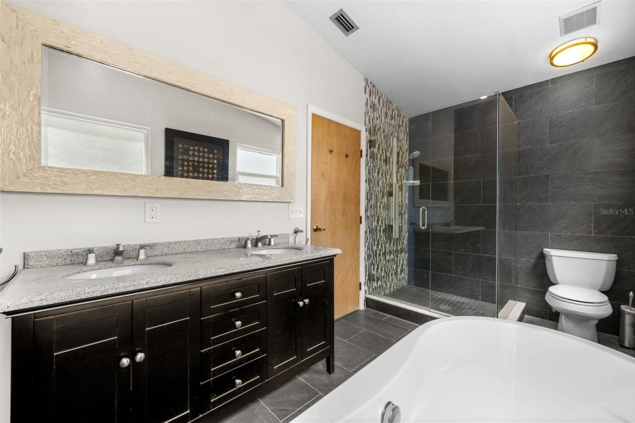 1550 Chateau Wood Drive, Clearwater, FL 33764 Photo