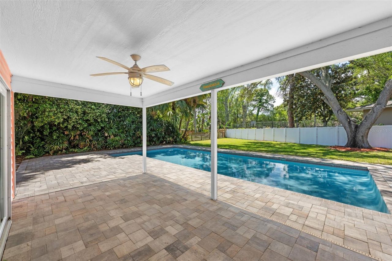 1550 Chateau Wood Drive, Clearwater, FL 33764 Photo