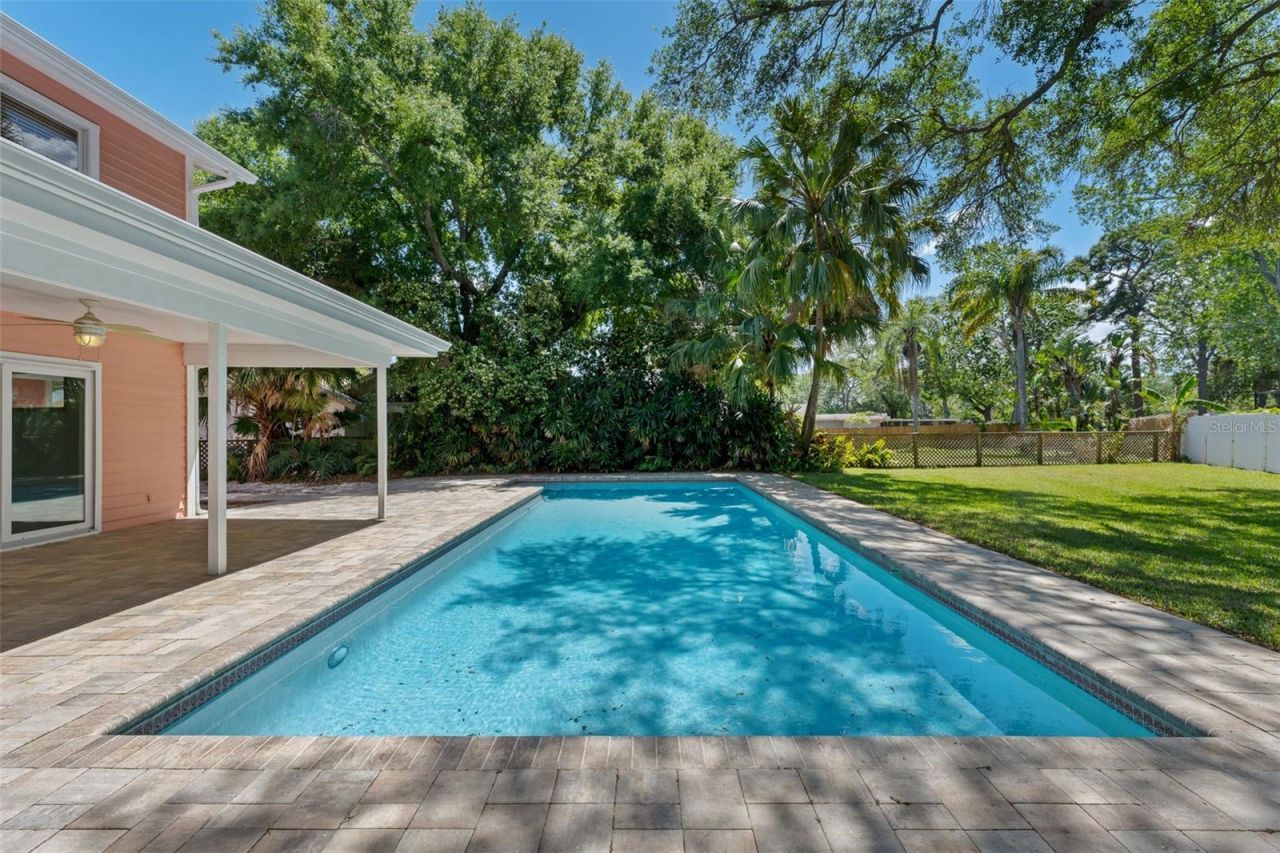 1550 Chateau Wood Drive, Clearwater, FL 33764 Photo