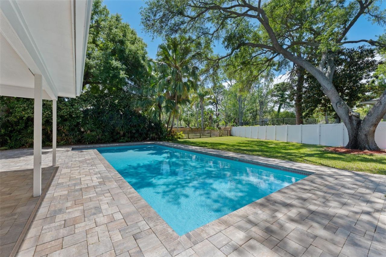 1550 Chateau Wood Drive, Clearwater, FL 33764 Photo