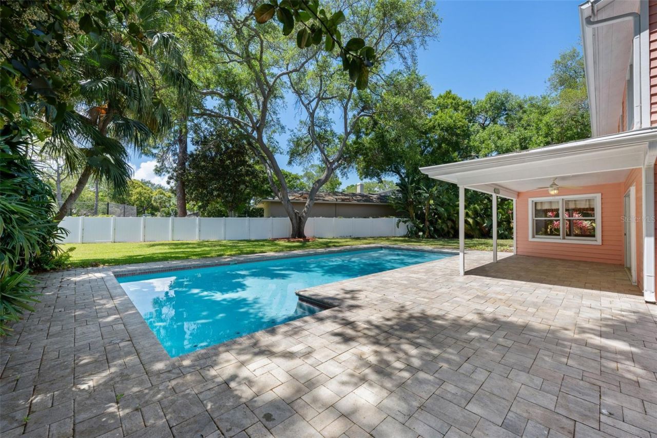 1550 Chateau Wood Drive, Clearwater, FL 33764 Photo