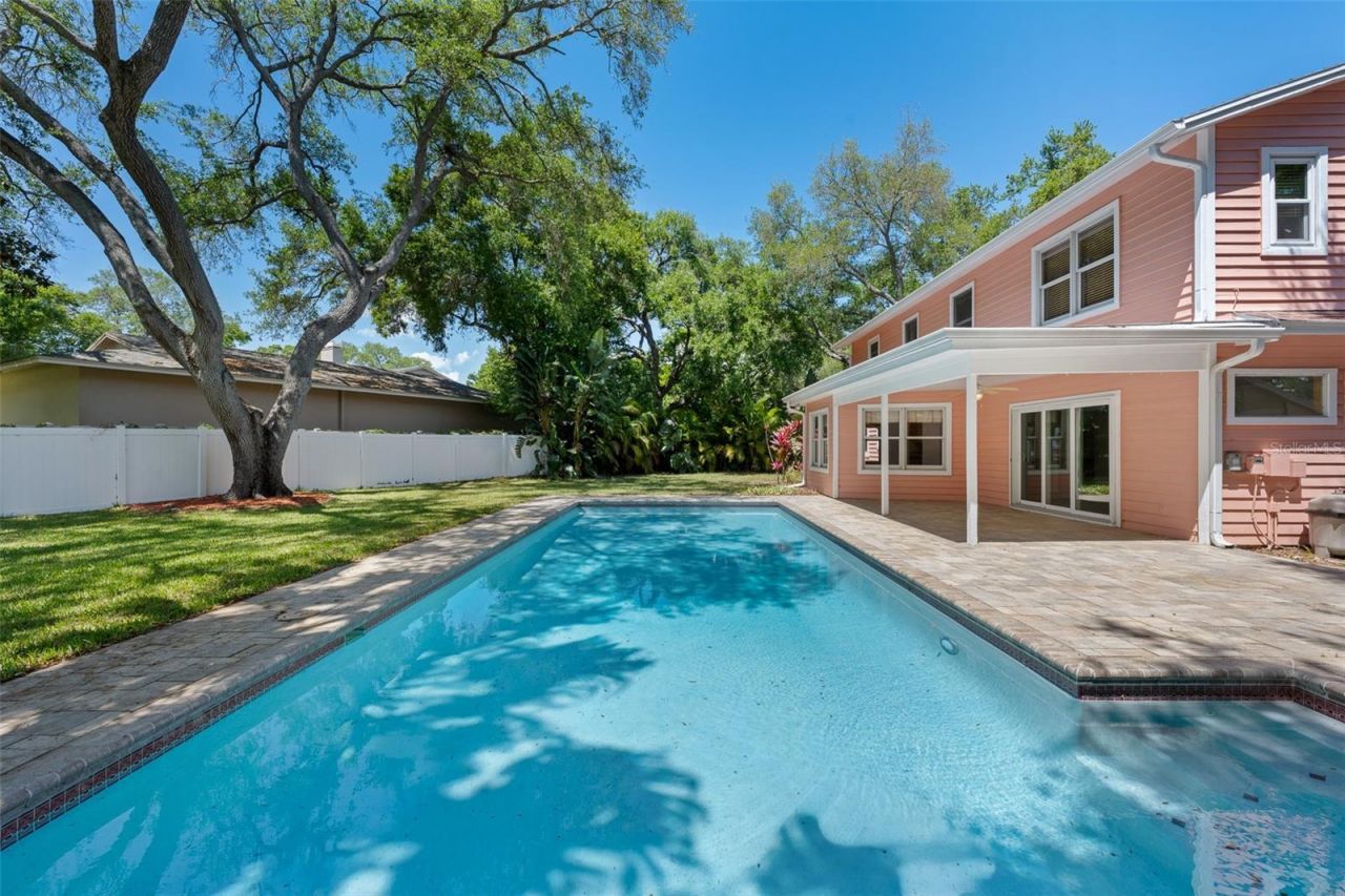 1550 Chateau Wood Drive, Clearwater, FL 33764 Photo