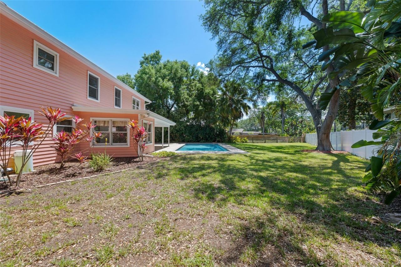 1550 Chateau Wood Drive , Clearwater, FL 33764 Photo