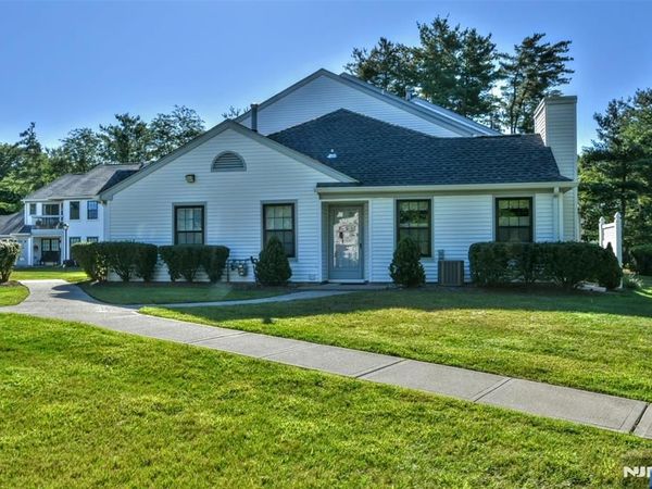 79 Konight Court 79, MAHWAH, NJ 07430