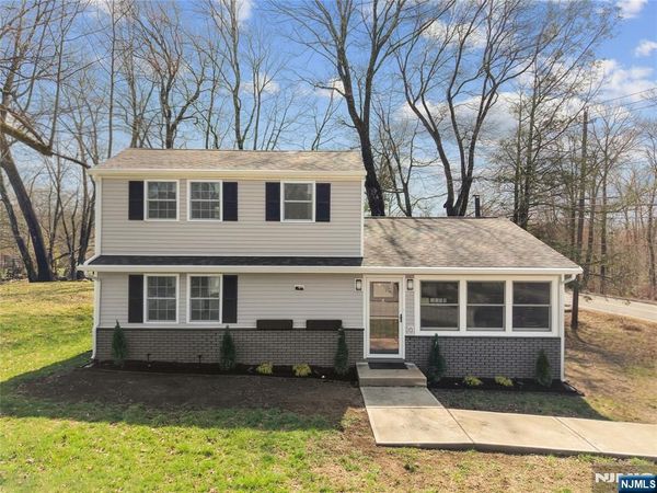 4 Melody Lane, WEST MILFORD, NJ 07480