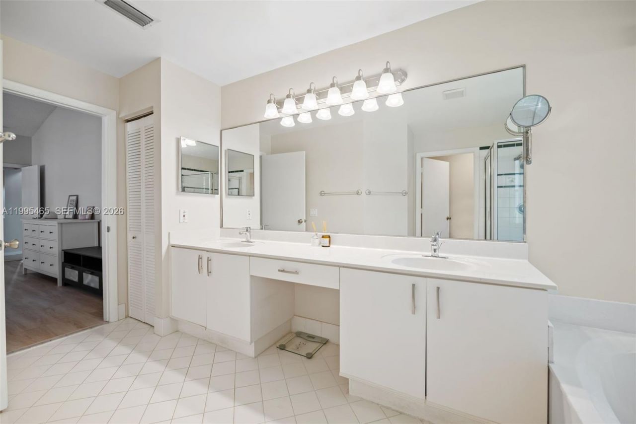 380 Cameron Dr, Weston, FL 33326 Photo