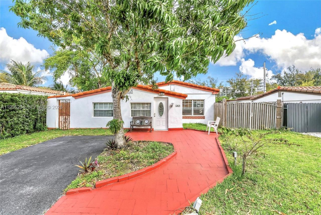 1263 NE 182nd St, North Miami Beach, FL 33162 Main Photo
