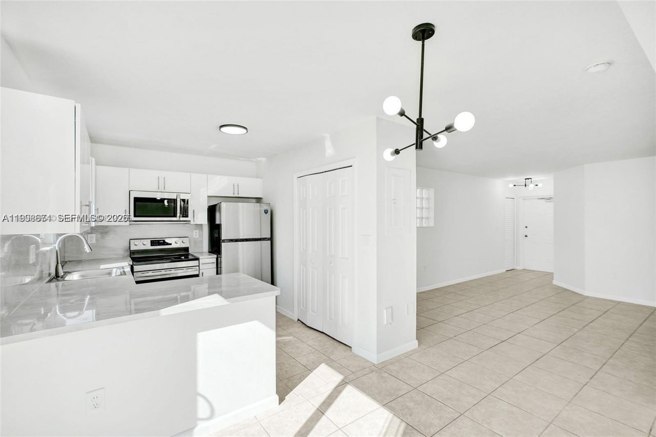 3398 NE 9th Dr, Unit 104, Homestead, FL 33033 Photo