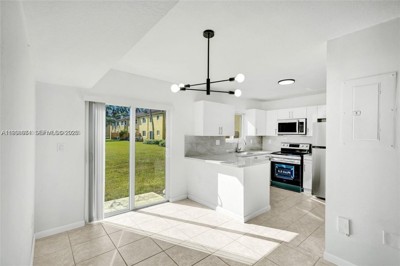 3398 NE 9th Dr, Unit 104, Homestead, FL 33033 Photo