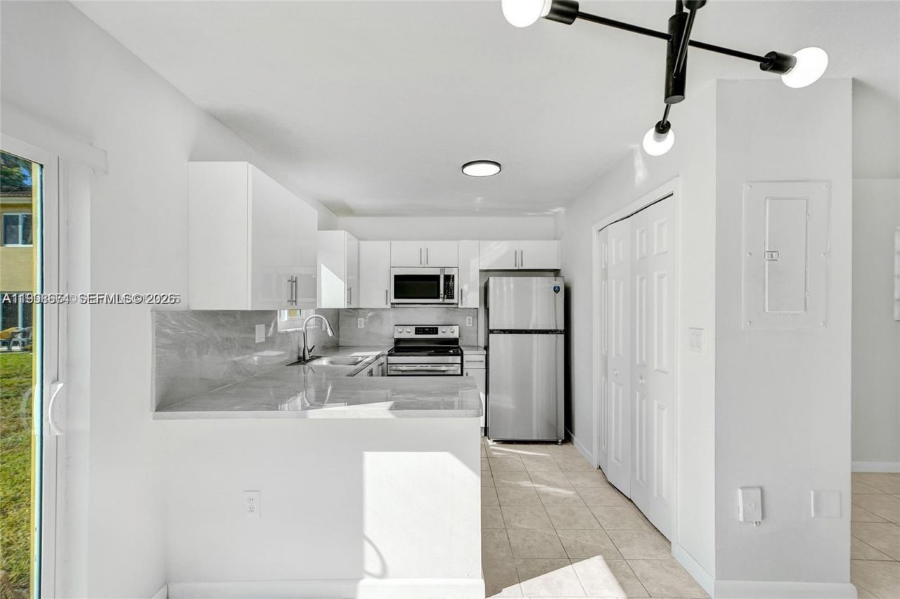 3398 NE 9th Dr, Unit 104, Homestead, FL 33033 Photo