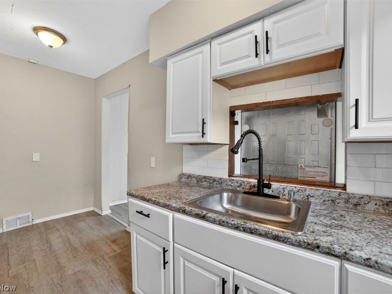 17208 Lipton Avenue, Cleveland, OH 44128 Photo 10