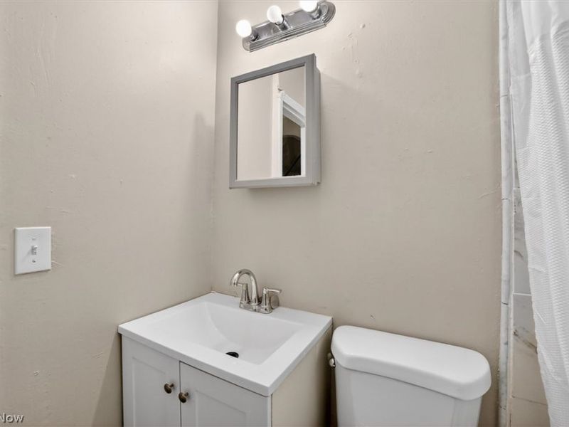 17208 Lipton Avenue, Cleveland, OH 44128 Photo 17