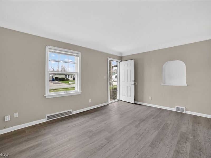 17208 Lipton Avenue, Cleveland, OH 44128 Photo 3
