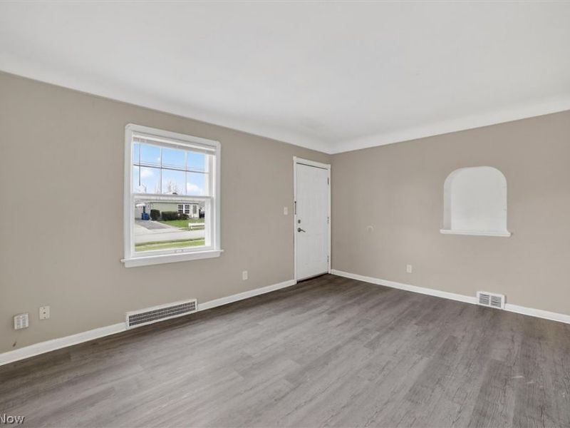 17208 Lipton Avenue, Cleveland, OH 44128 Photo 4