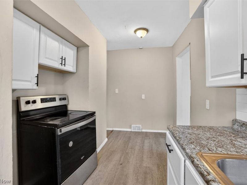 17208 Lipton Avenue, Cleveland, OH 44128 Photo 8