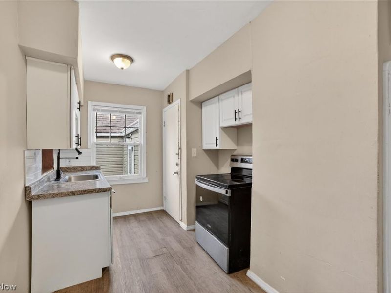 17208 Lipton Avenue, Cleveland, OH 44128 Photo 9