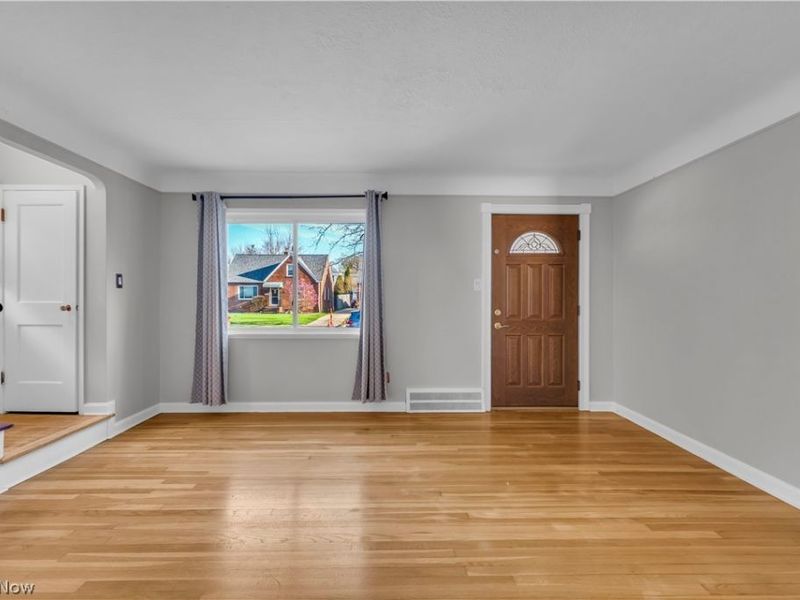 14721 Harley Avenue, Cleveland, OH 44111 Photo 3