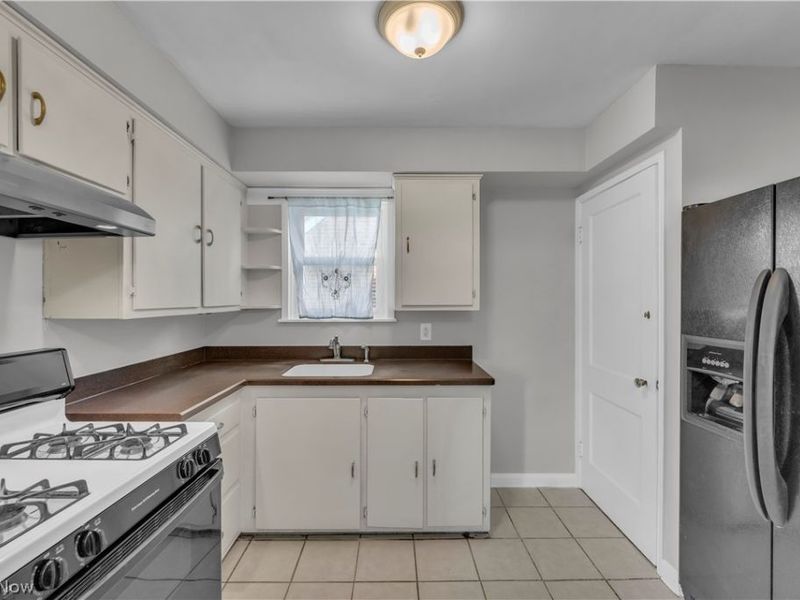 14721 Harley Avenue, Cleveland, OH 44111 Photo 8